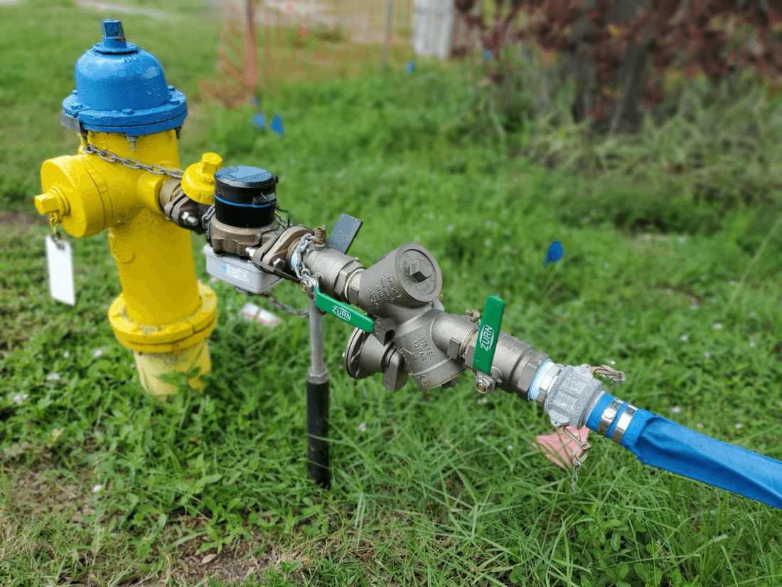 portable-hydrant-water-meter-attached-to-fire-hydrant
